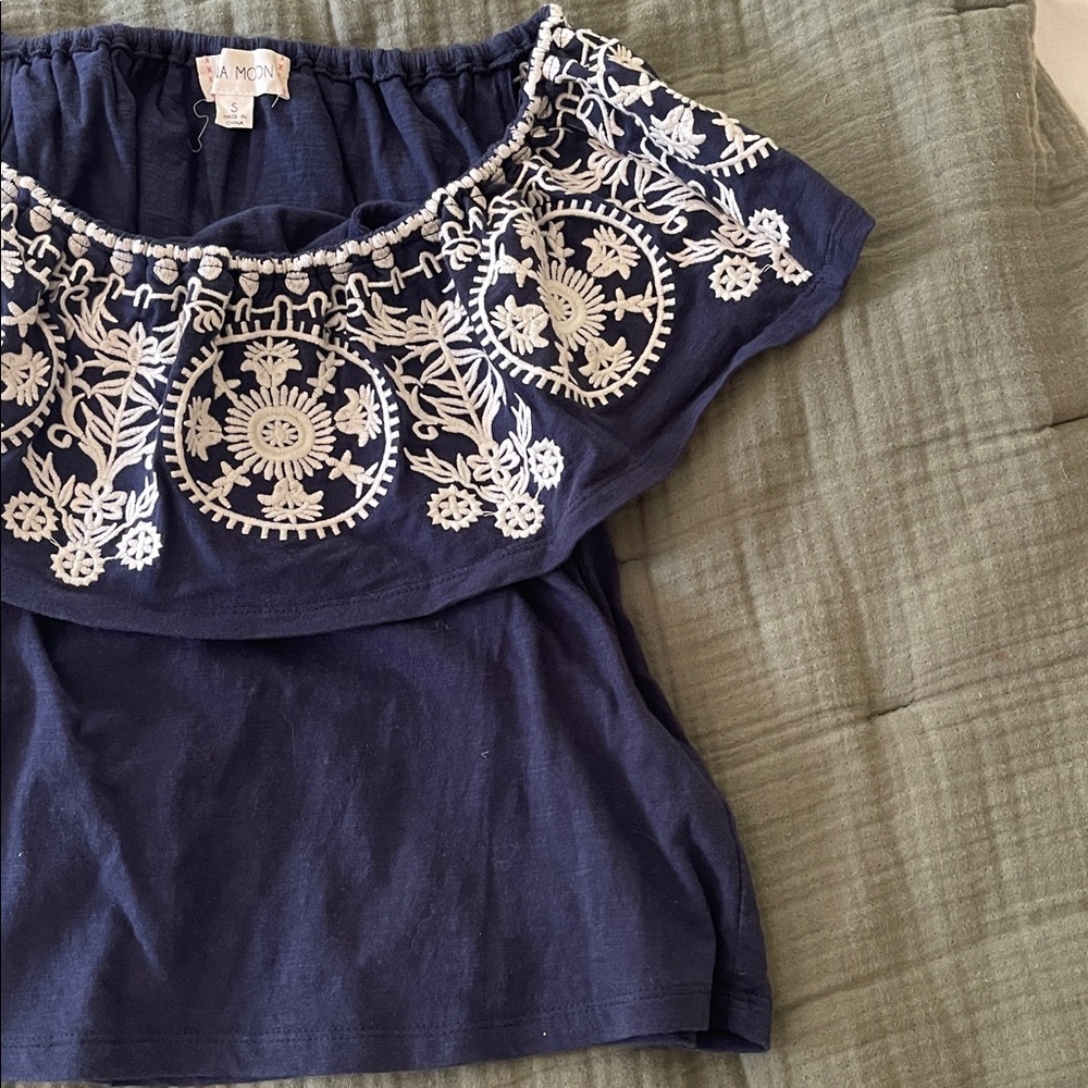 Embroidered Off-Shoulder Top - Picture 4 of 4